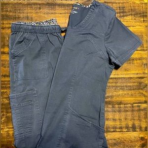 Heart and Soul scrubs Sz Lg